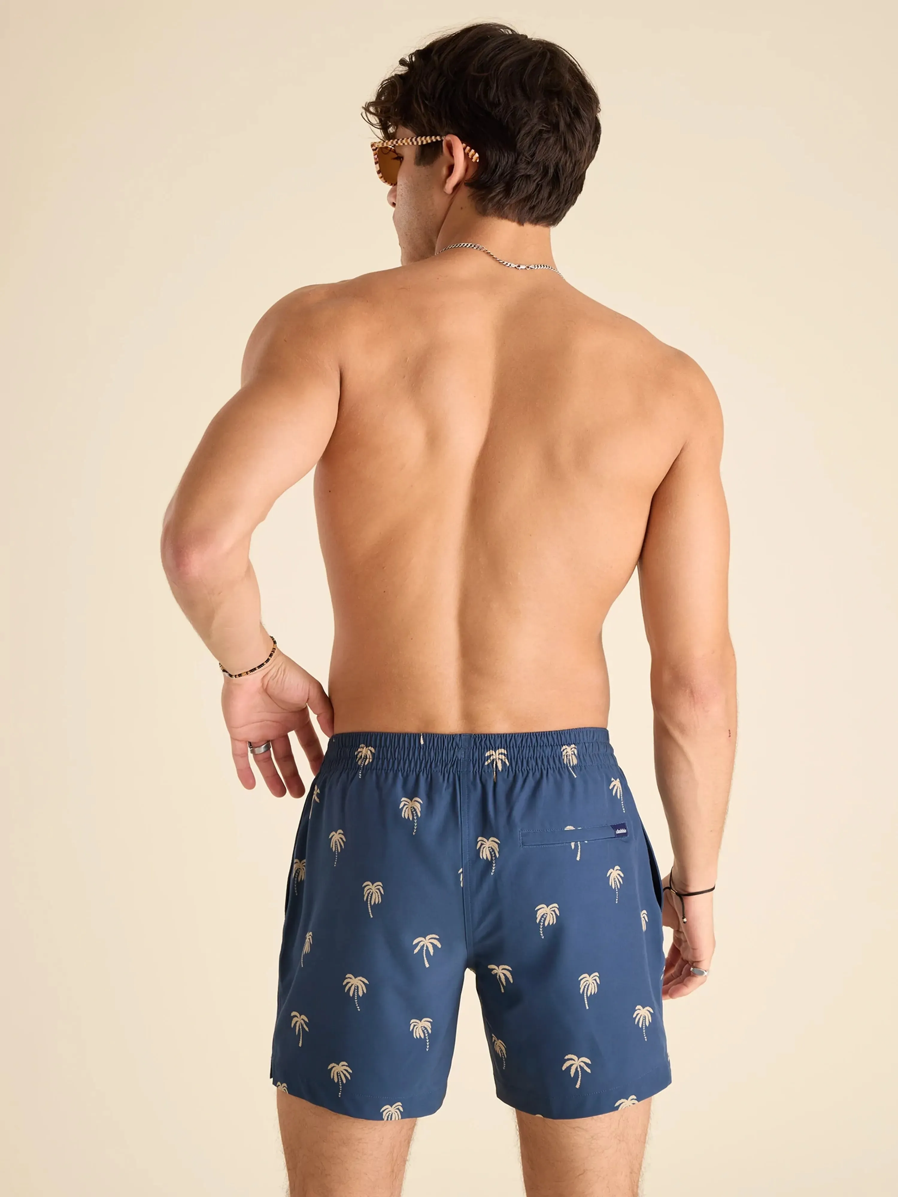 Chubbies Mens The Midnight Palm 5.5" Swim Trunks