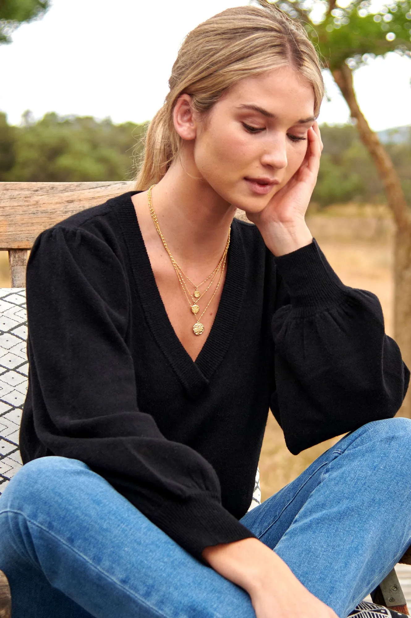 Merino Wool Cashmere Blend V-Neck Jumper | Black