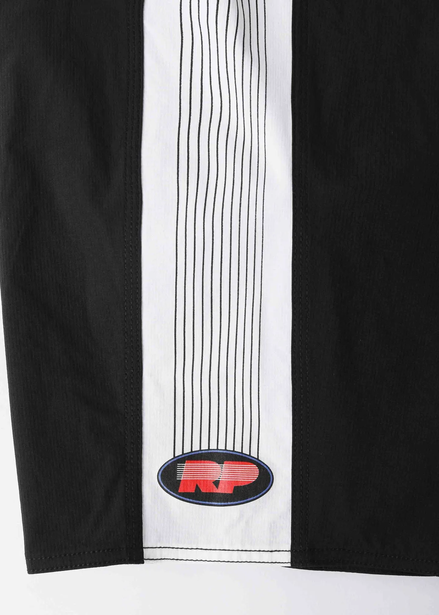 STEREO 18' TRUNK : BLACK WHITE