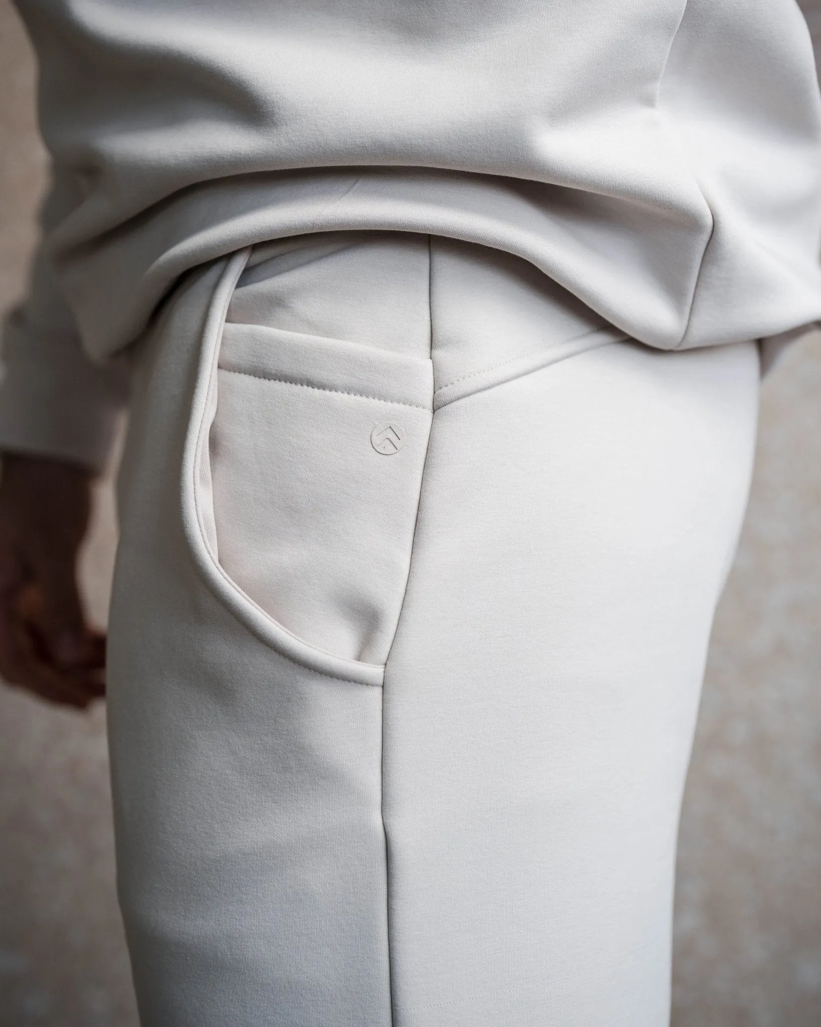 [ULTRALUX] Off Line Joggers - Sand