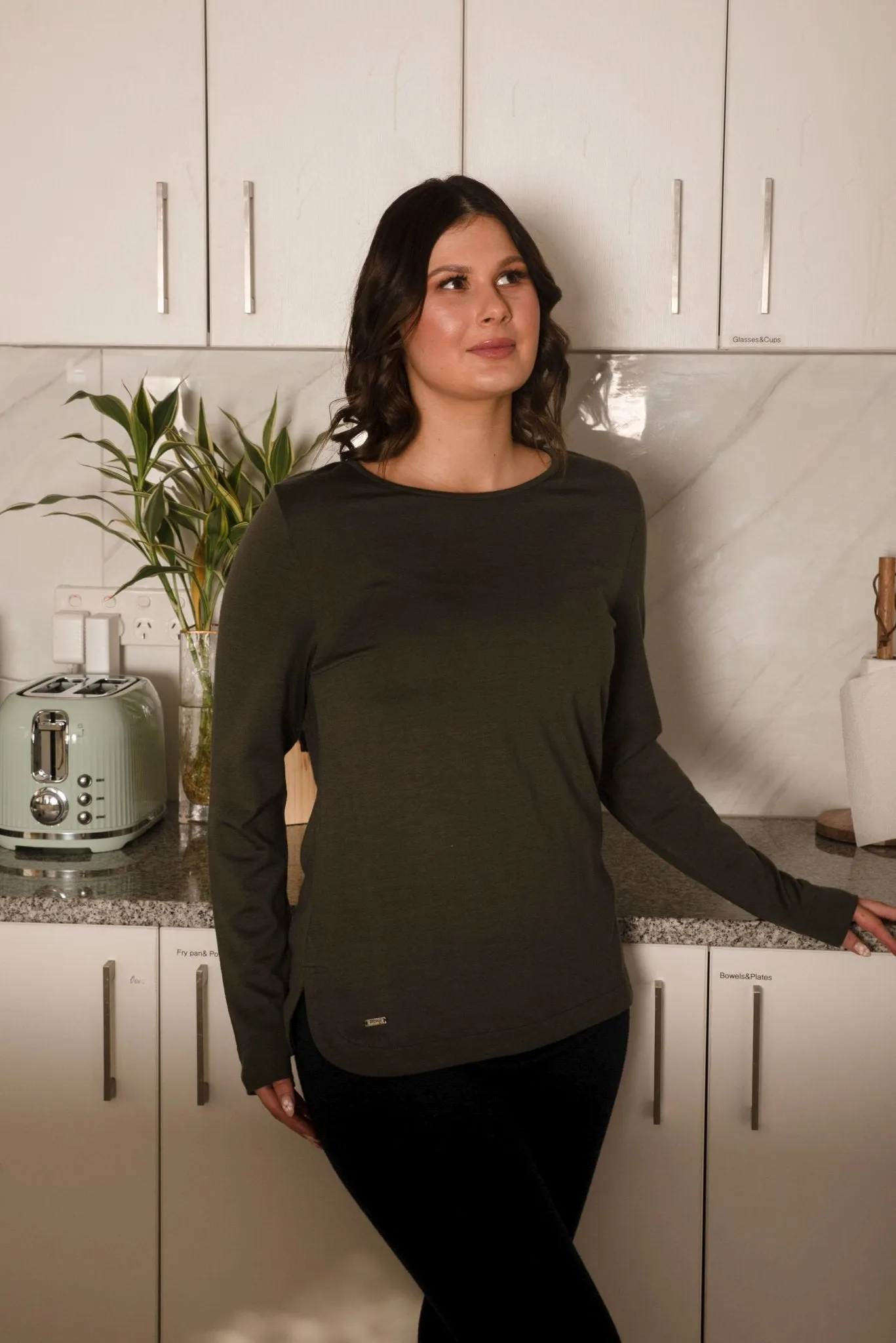 WOMENS 100% MERINO WOOL (210) CURVE HEM LONG SLEEVE JUMPER KHAKI EBAS583